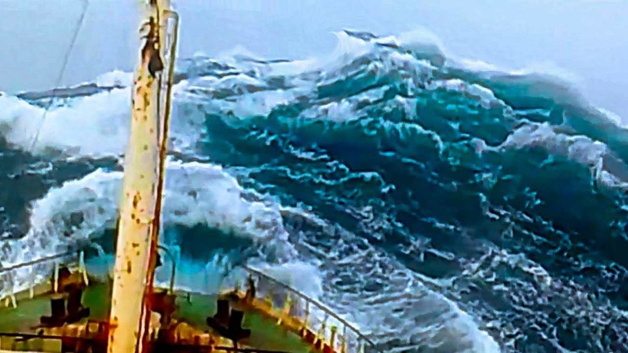Nave cu vele Bărci în furtuni monstruoase, atacul piraților |  Vreme grea Mări agitate - Ocean Maverick