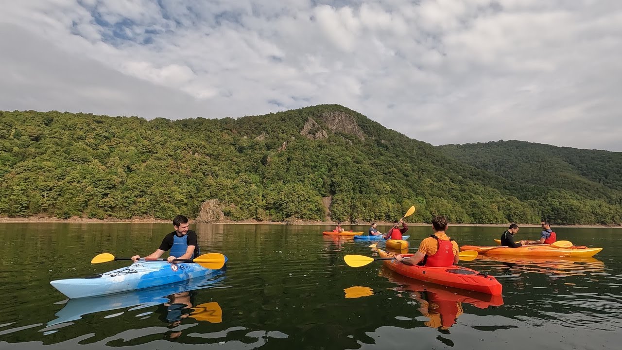 Teambuildingul companiei Synopsys cu caiacul și stand up paddle  la Yachting Club Tarnita!