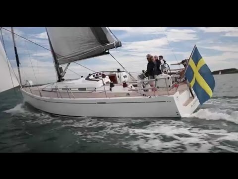 Pip Hare testează Arcona 465 pentru revista Yachting World