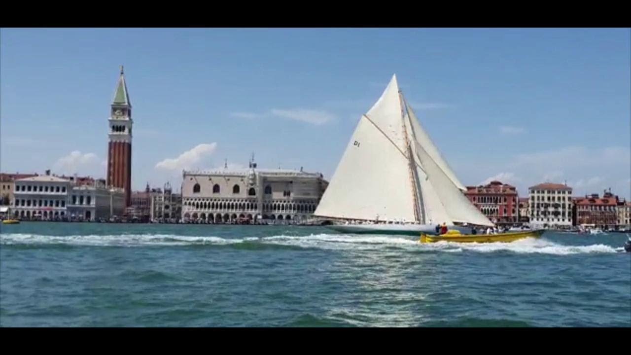Bărcile cu pânze concurează în bazinul San Marco din Veneția