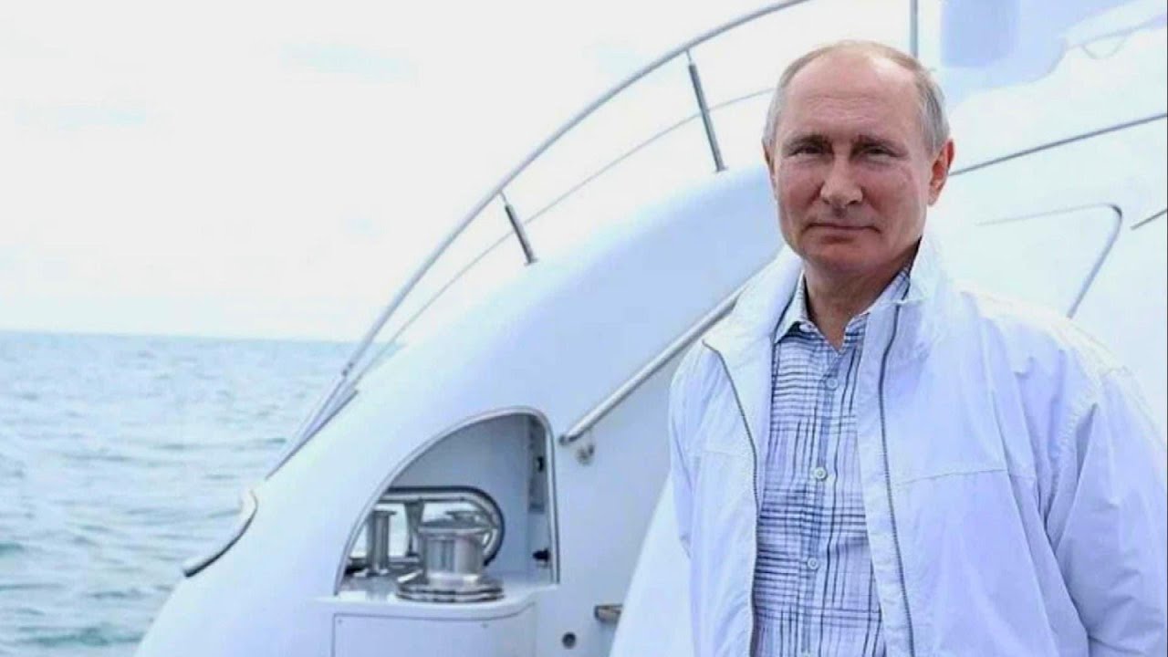 Iahtul de 125 de milioane de dolari al lui Vladimir Putin părăsește portul german