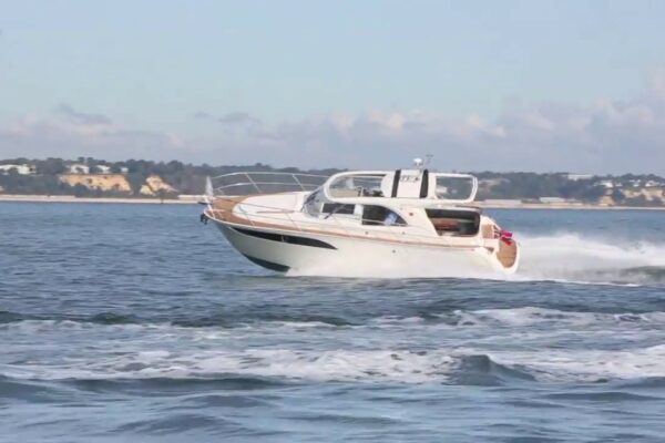 Marex 310 recenzie |  Barcă cu motor și iahting