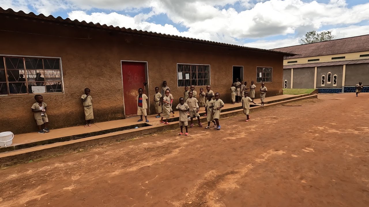 Burundi : Vizita la liceul si scoala mea primara/ Visit to my high school and primary school!