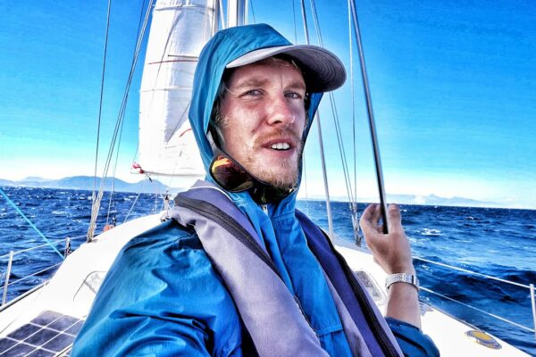 Cu o singură mână și înclinându-mi pantalonii |  The Last Wildlings Sailing