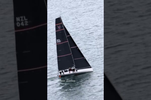 Descoperă iahtul cu vele ⛵️ Melges 40 CHECKMATE III