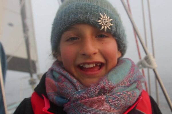 Sailing the Northwest Passage 2016 - 5 copii și un nou pasaj