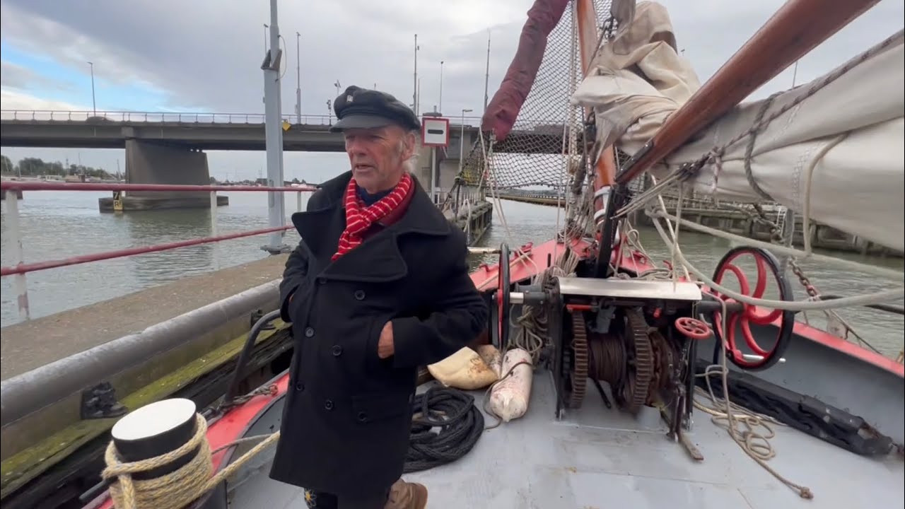 Hering murat în Amsterdam.  Iarnă, monitor pentru barcă, mori de vânt și o barcă veche de 100 de ani