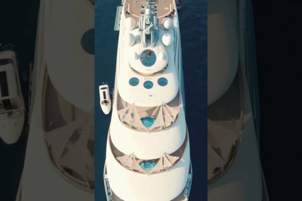 La bordul celui mai mare iaht din lume, cu 700 de milioane de dolari - Flying Fox Superyacht #shorts