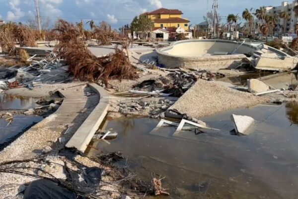 Uraganul a devastat Fort Myers Beach