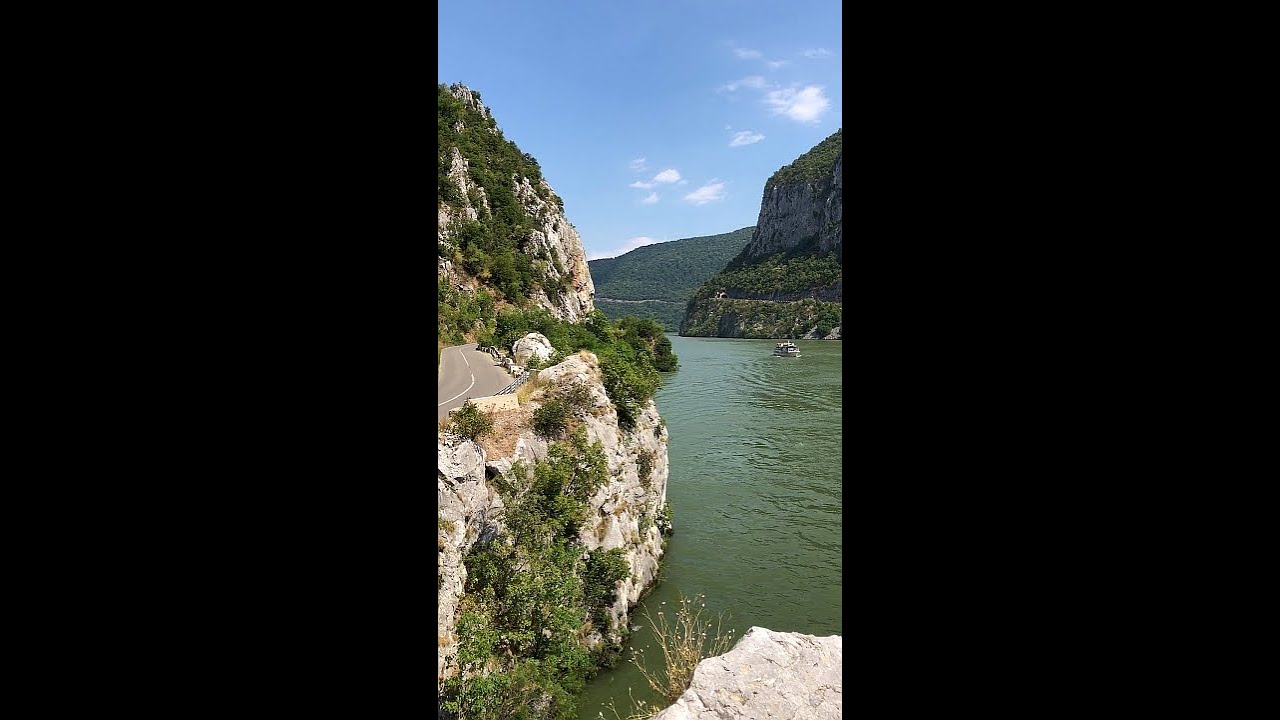 Cheile Kazanului de pe Dunăre, imediat după satul Dubova, granița dintre România și Serbia