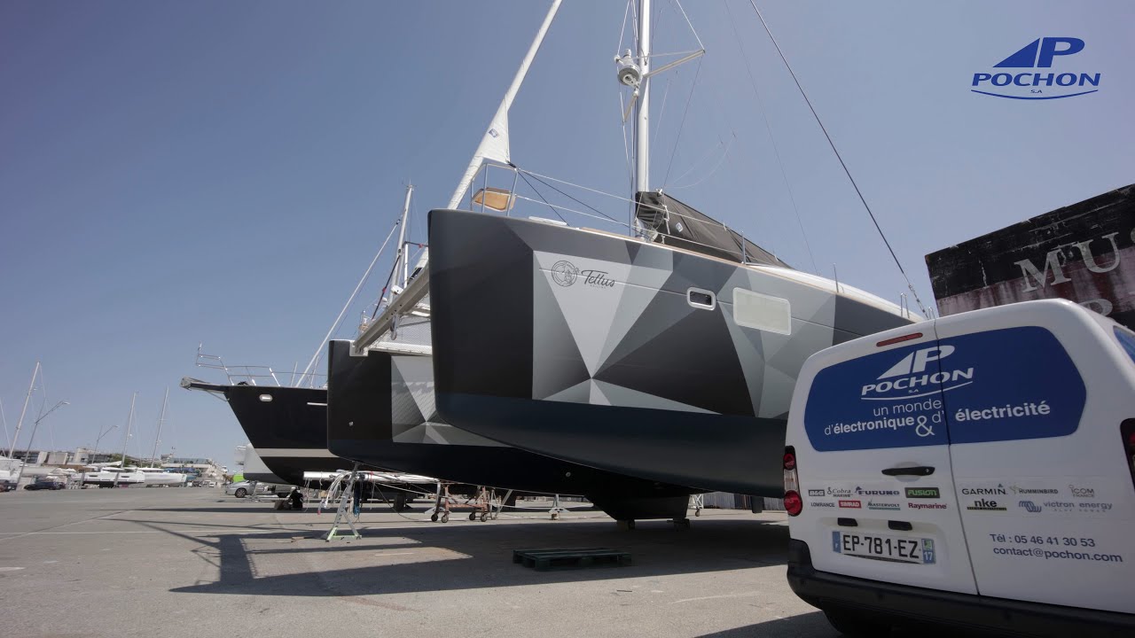 Catamaran Tellus cu baterii de litiu Victron Sistem Integrel și panou solar de la Pochon SA