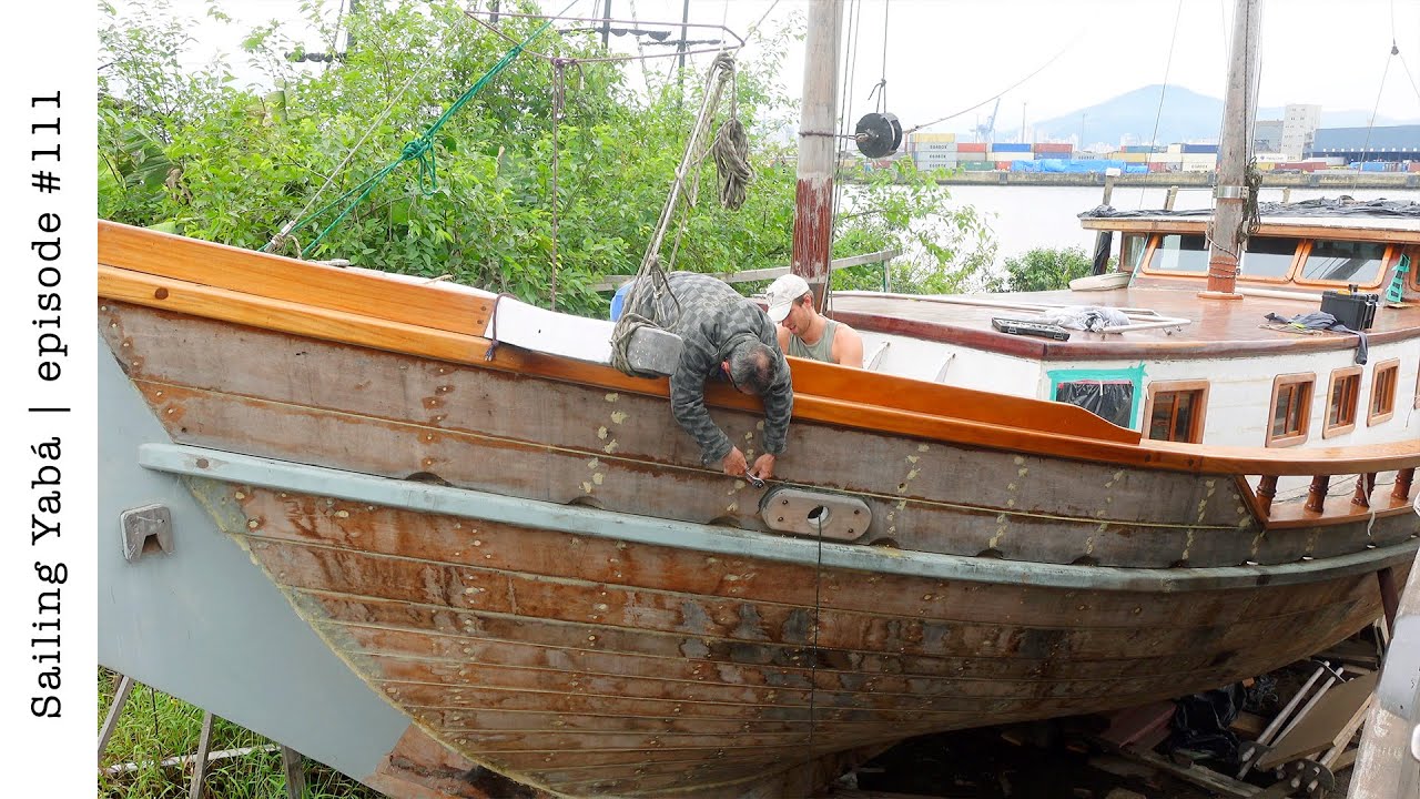 Pregătirea navei noastre de lemn salvate pentru navigare și acostare — Sailing Yabá #111