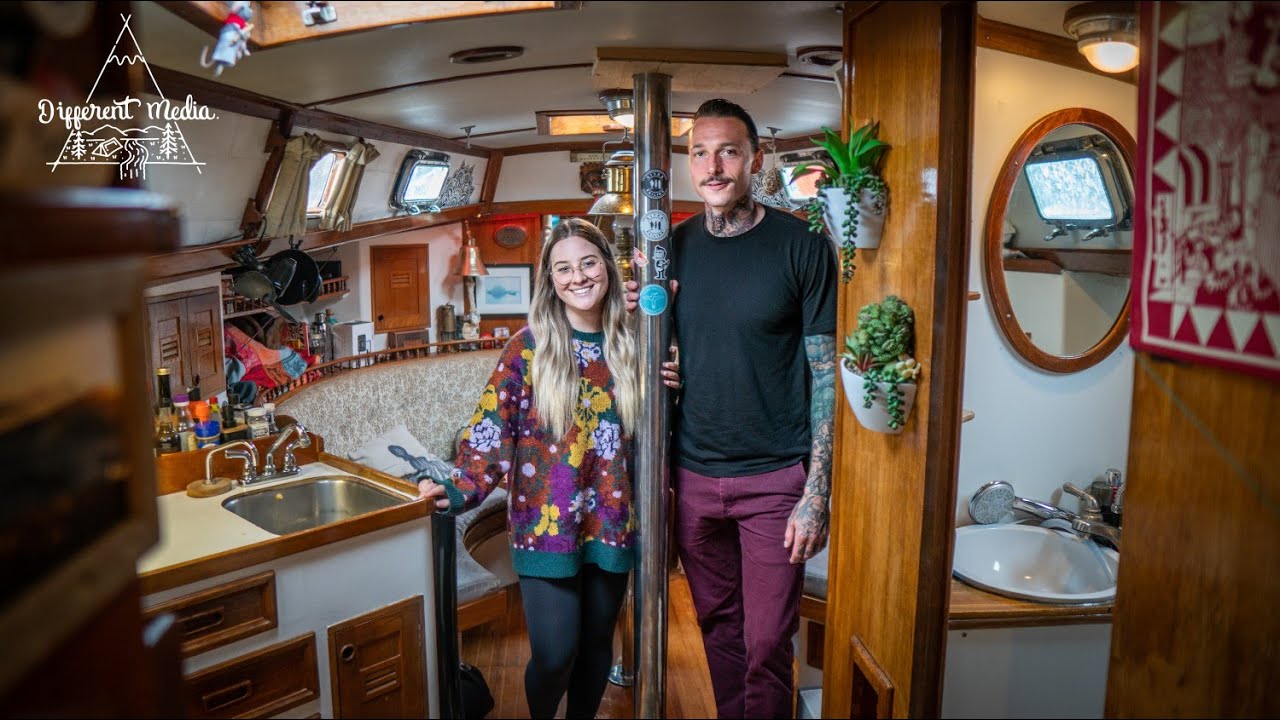 Trăiește cu normă întreagă pe o barca cu pânze de 41 de picioare și navighează în jurul lumii |  Tur cu barca cu pânze și documentar