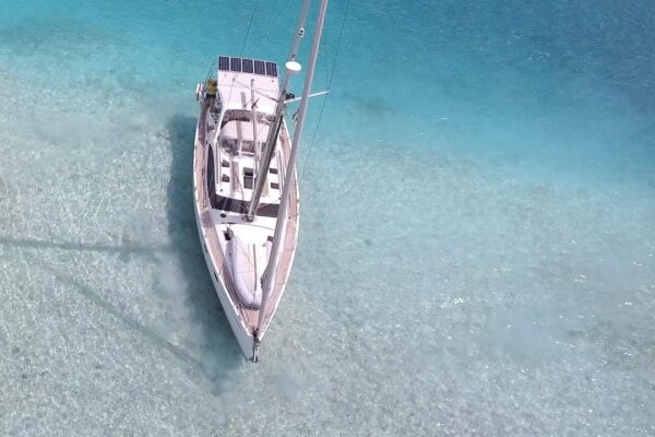 Eşuat!  Pilotaj cu apă mică în Bahamas