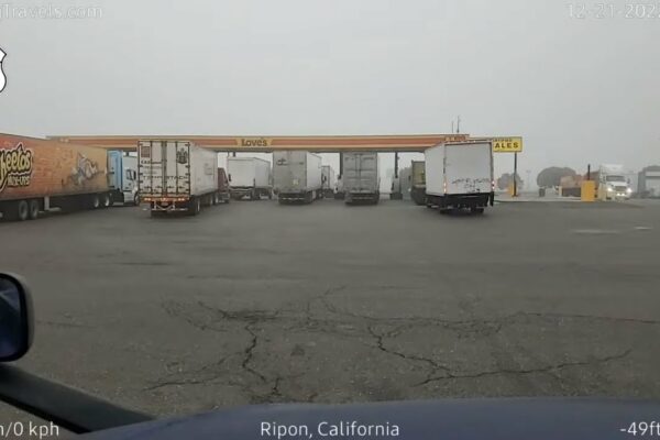 BigRigTravels LIVE |  Tracy către Ripon, CA (21.12.22 05:44)