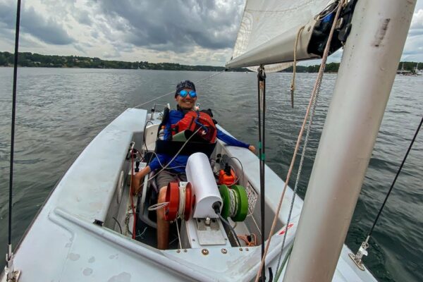 Cum navighez fără să-mi mișc brațele!  Sip & Puff Sailing ca Quadriplegic |  Martin 16 și PowerAssist