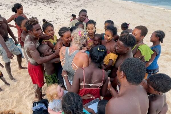 Tribul devine sălbatic în MADAGASCAR