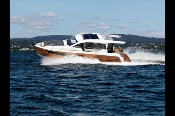 Sealine C390 - De Vaart Yachting |  Dealer oficial Sea Line