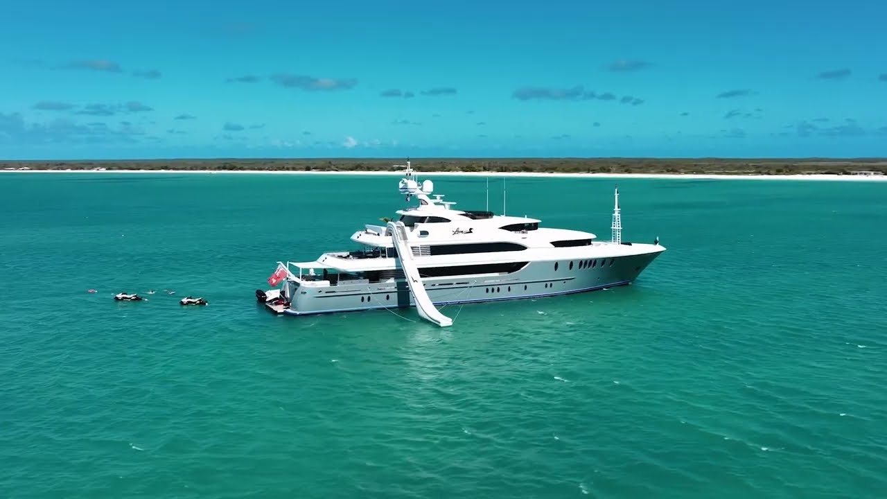 Experimentați un charter de superyacht de lux pe Motor Yacht Loon în Bahamas sau în Marea Mediterană