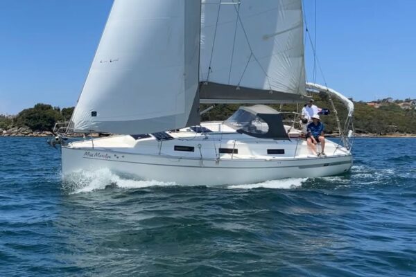 2011 Bavaria Cruiser 32 navigând în portul Sydney - De vânzare cu Flagstaff Marina Australia...