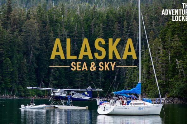SAILING ALASKA |  BARCA noastră cu vele întâlnește un AVION PLOTIT!  Realizarea de filme de aventură din mare și din cer!