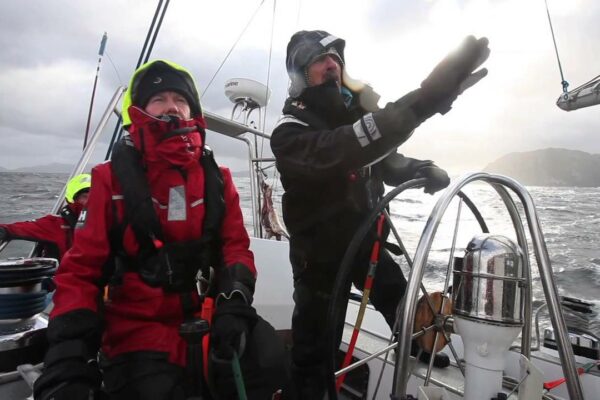 Cum să mergi într-un iaht – Skip Novak’s Storm Sailing