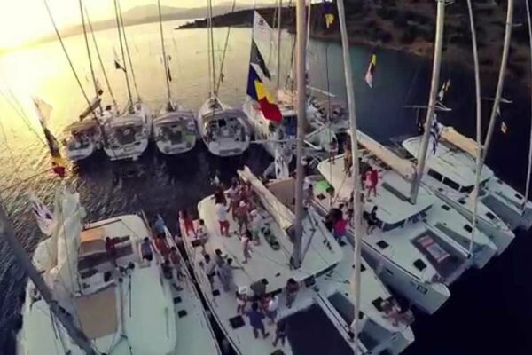 Trailerul oficial The Party Sails