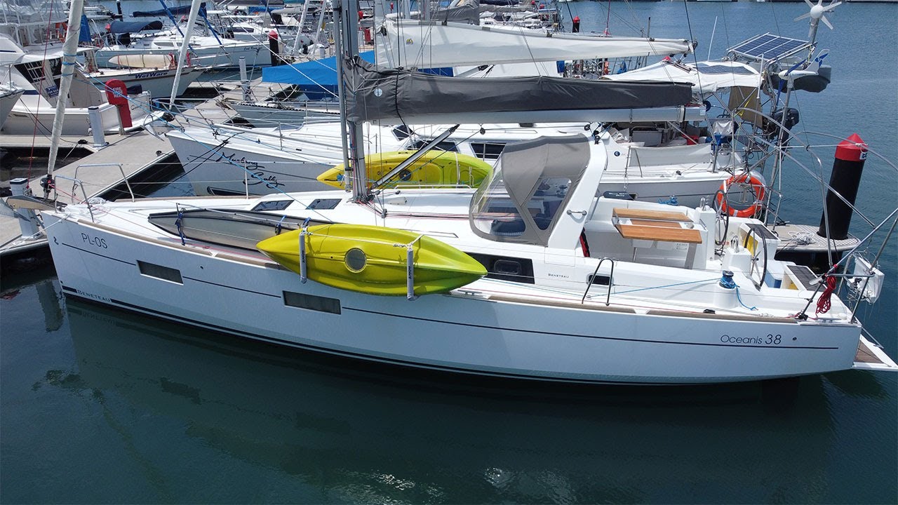 2015 Beneteau Oceanis 38 "Deja Vu" |  De vânzare cu The Yacht Sales Co.