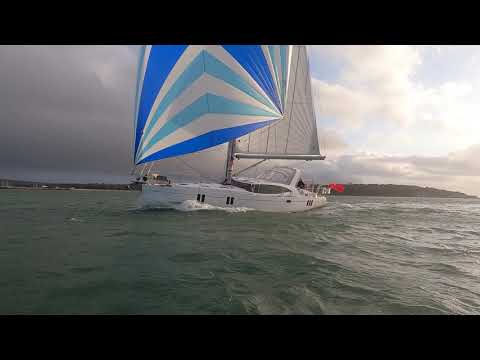Discovery 48S testat cu Yachting World