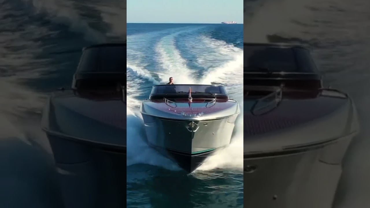 Yacht de lux - Riva Dolceriva: o operă de artă pe mare - Ferretti Group