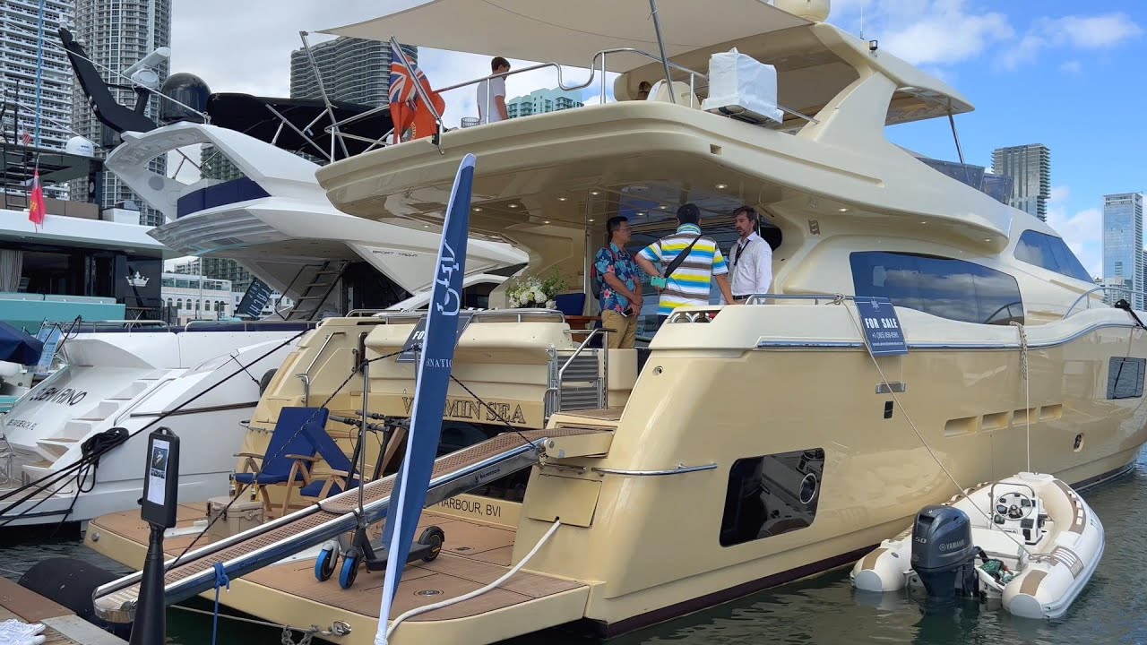 Miami Boat Show 2023 |  Docuri în aer liber și excursii cu barca la portul venețian