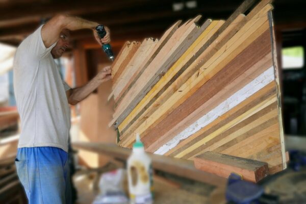 Profitați la maximum de LEMNUL REVIT: construirea de mobilier pentru BARCA noastră DE LEMN salvată — Sailing Yabá 124