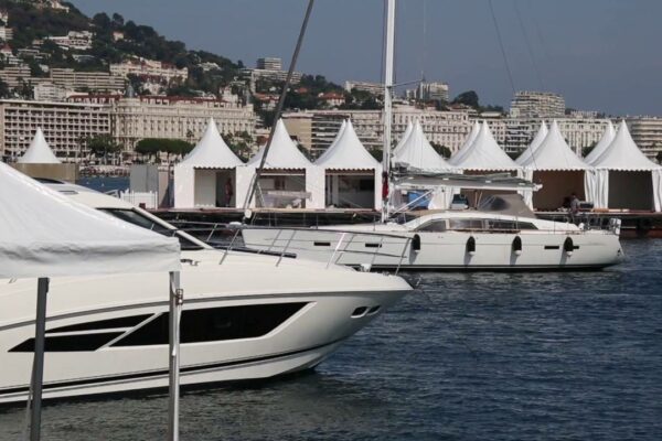 Cannes Yachting Festival 2016 - Instalare