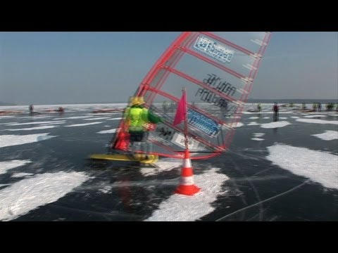 Amatorii polonezi de sporturi pe gheață merg la lacuri înghețate
