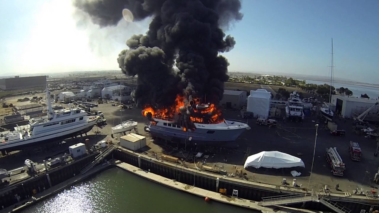 Drone filmează Yacht Fire, San Diego California de Kurt Roll