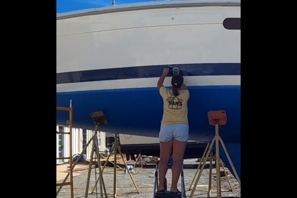 Bun venit la sezonul 3 #livingonasailboat #sailingcouple #boatrefit #sailing