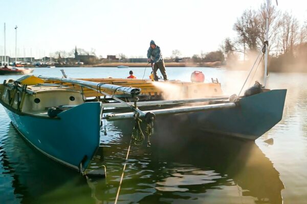 Spălând cu putere barca FILTY!  Care a fost LĂSAT la Anchor 10 ANI!  |  Sălbatic Sailing