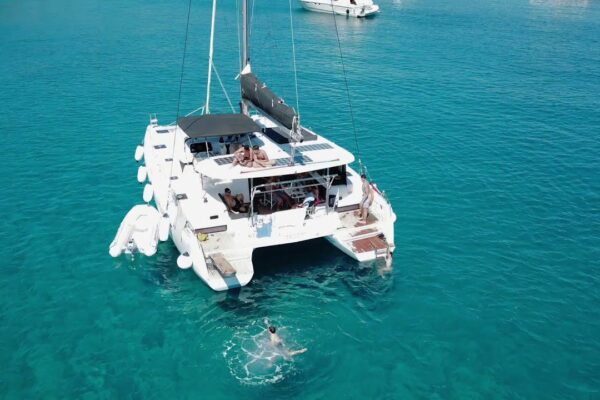Explorați Sporadele cu Puresailing Yachting