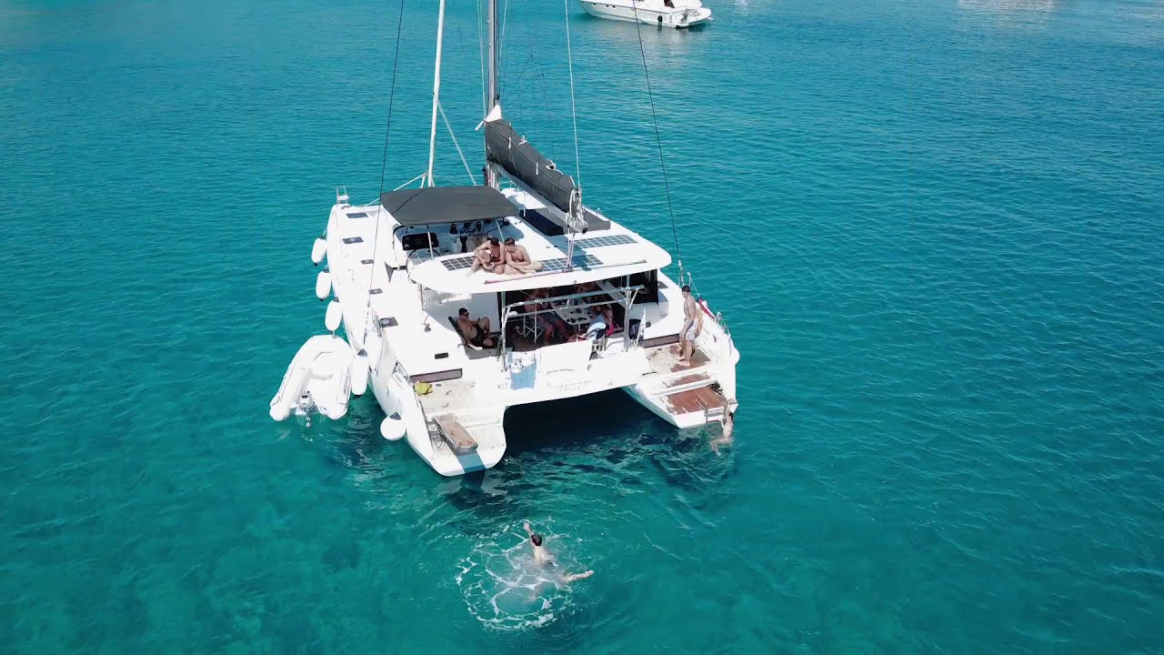 Explorați Sporadele cu Puresailing Yachting