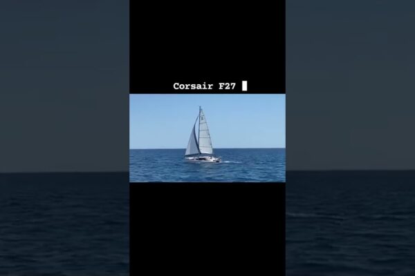 Corsair F27 navigând