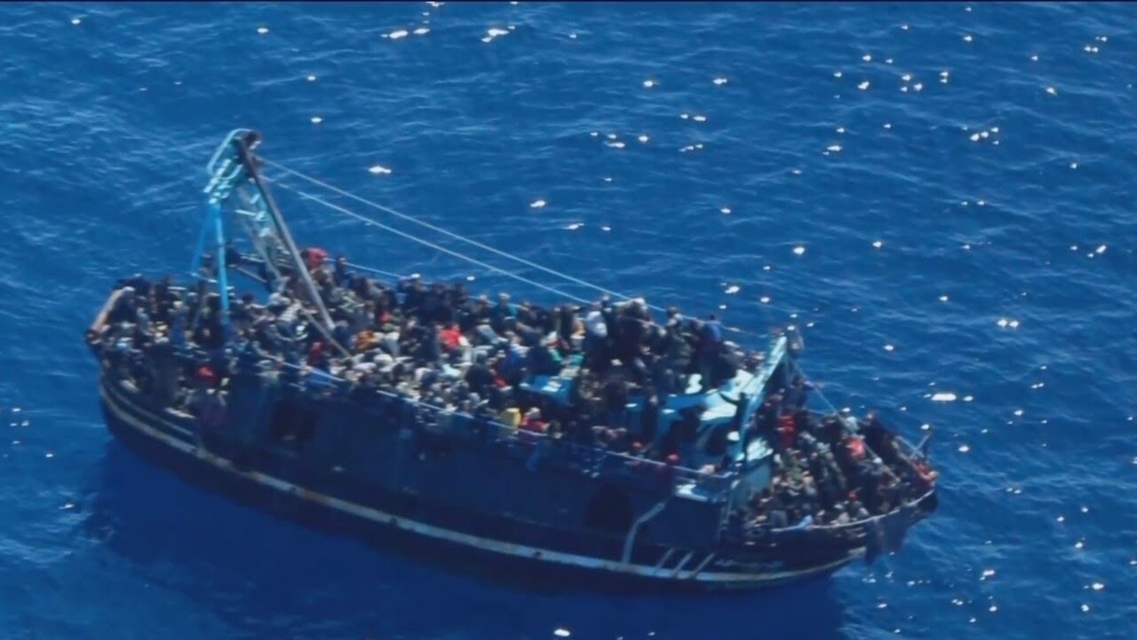 Se referă la peste 1.200 de migranți care navighează în derivă în Marea Mediterană