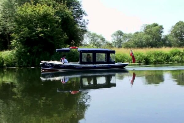 Excursii cu barca pe râul Stour din Sudbury, Suffolk