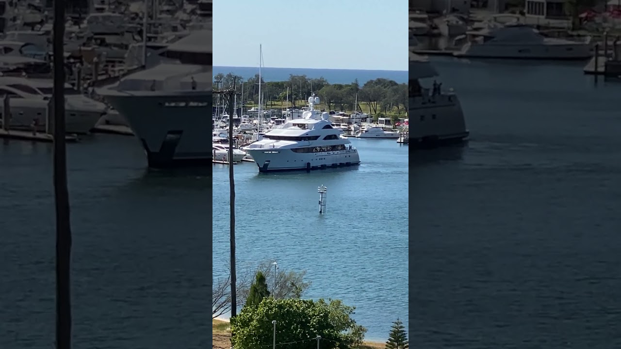 Super Yacht înapoi în Southport Yacht Club Megayacht Danth//