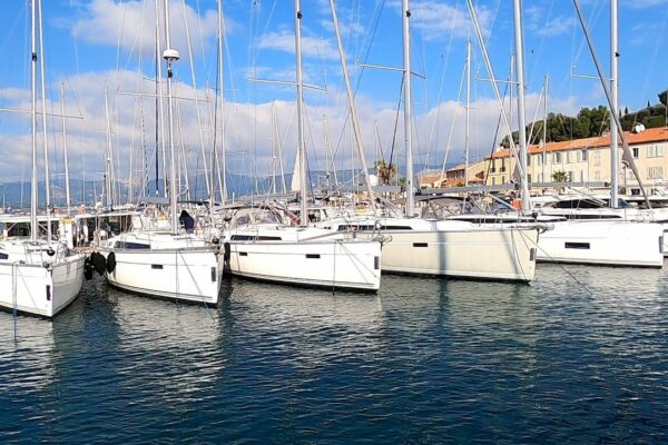 Descoperiți Bavaria Yachts cu Evasion Yachting - Expoziție permanentă pe plutire în Toulon