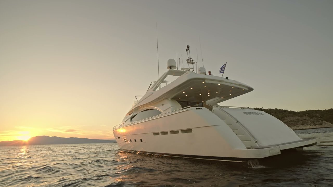 Yacht cu motor EstiaYi |  Charters de iahturi de lux în Grecia