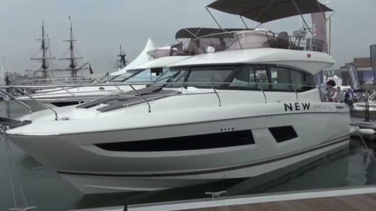 Prestige 420 de la Motor Boat & Yachting