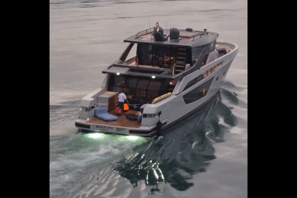 Bluegame BGX70 Yacht - Sanlorenzo - Greșeală sinceră