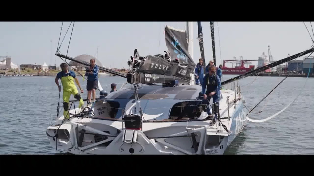 Sailing World on Water 09.23 iunie LR PP/Amerigo Vespucci, 52 de ani, Dragons, Finns, Newport Incident mai mult