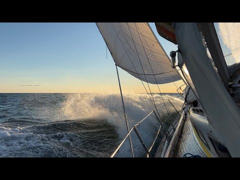 Ascundere de uragane, pescuitul cu balenele, expozitia de ambarcatiuni ANNAPOLIS si navigarea brutala - episodul 4