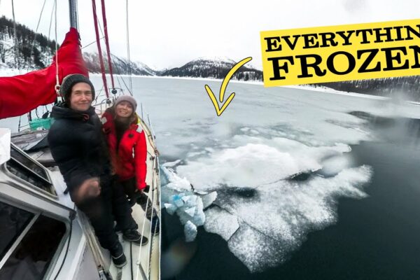 Viața de iarnă pe barca noastră cu pânze în Alaska.  Blocat de ICE.